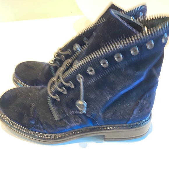 Navy Blue velvet boots - Picture 3 of 4